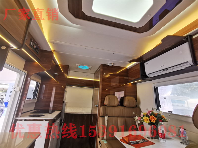 20萬大通房車 20多萬就能買到C型房車啥配置?國六自動(dòng)擋,4座3張大床有廚衛(wèi)